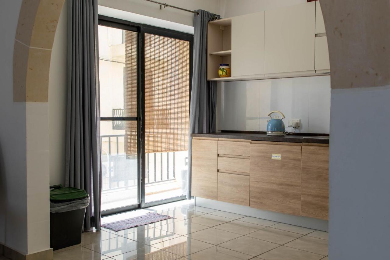 Spacious 3-Bedroom Apartment 30 Seconds From Sea Marsaskala Εξωτερικό φωτογραφία
